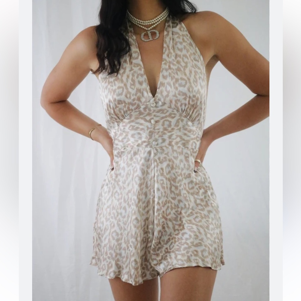 Victoria’s Secret’s Beige Leopard Print Romper Size M